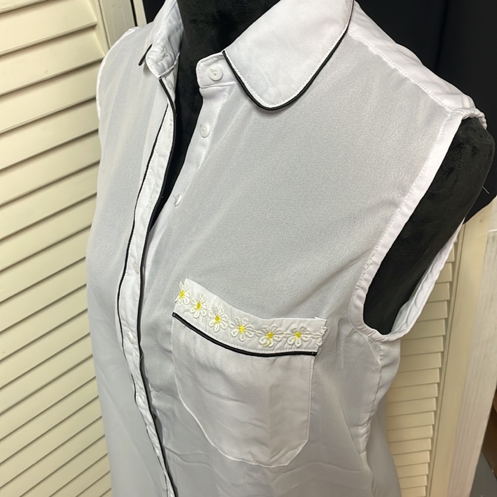 vLd women’s white sleeveless blouse with embroidery